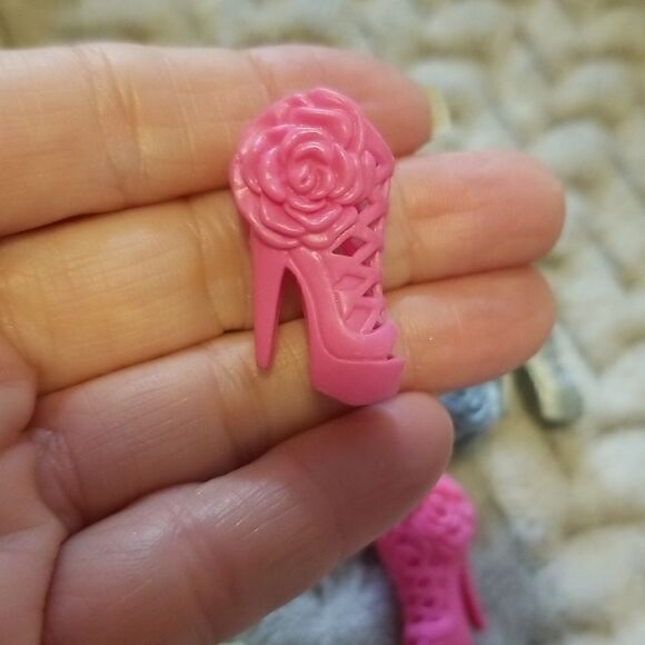 BARBIE DOLL SHOES SET OF 2 - Picture 4 of 6